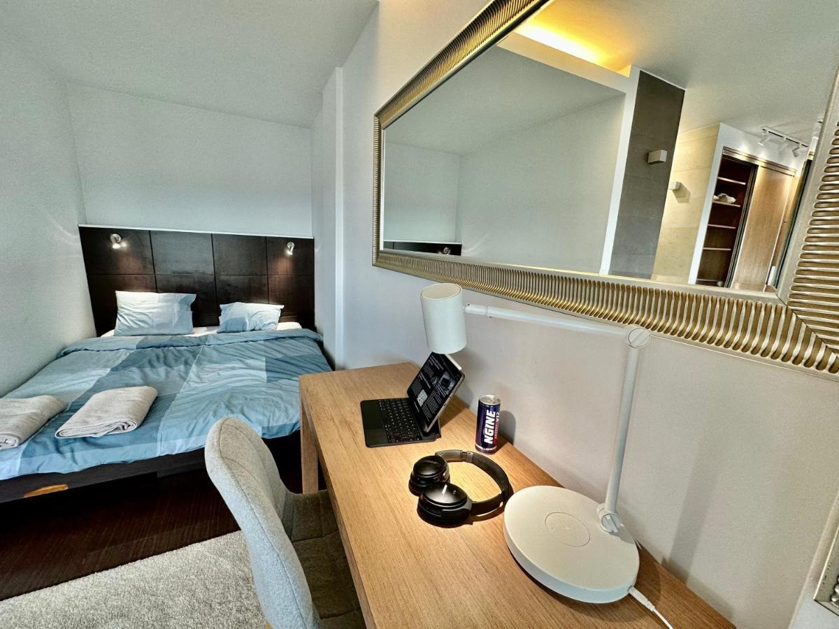 Top Metro X2 Fast Wifi 400 Mbs 70'Tv Netflix Hbo Max Appletv+ Disney+ 华沙 外观 照片